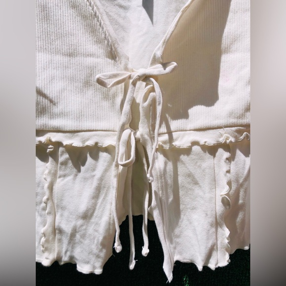 Kimchi Blue Cream tie front top new - Picture 10 of 16